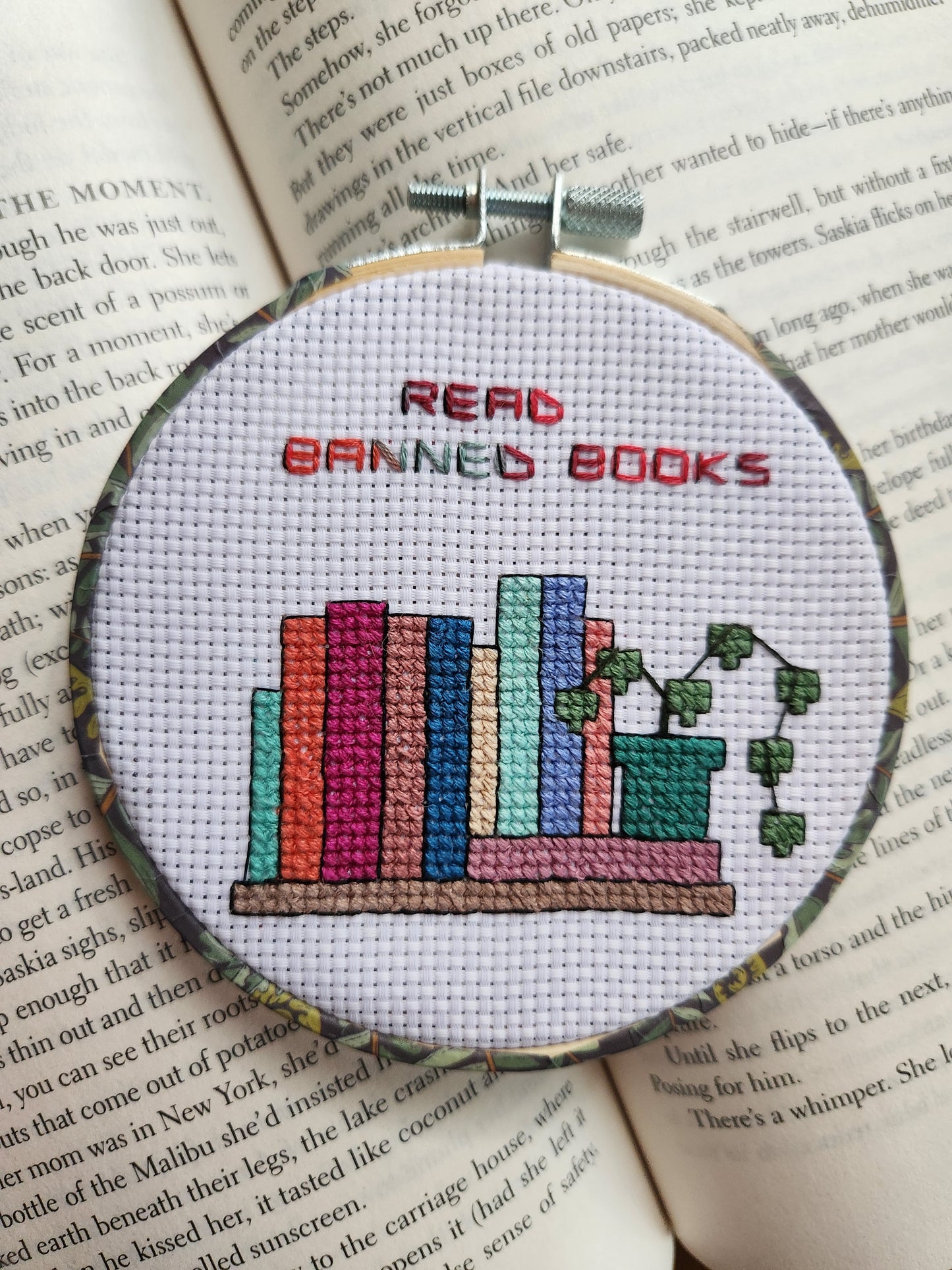 'Read Banned Books' 4-inch pattern
