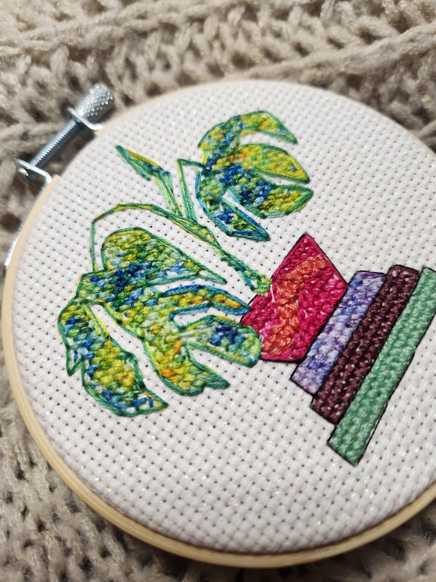 Monstera Book Stack 4-inch hoop