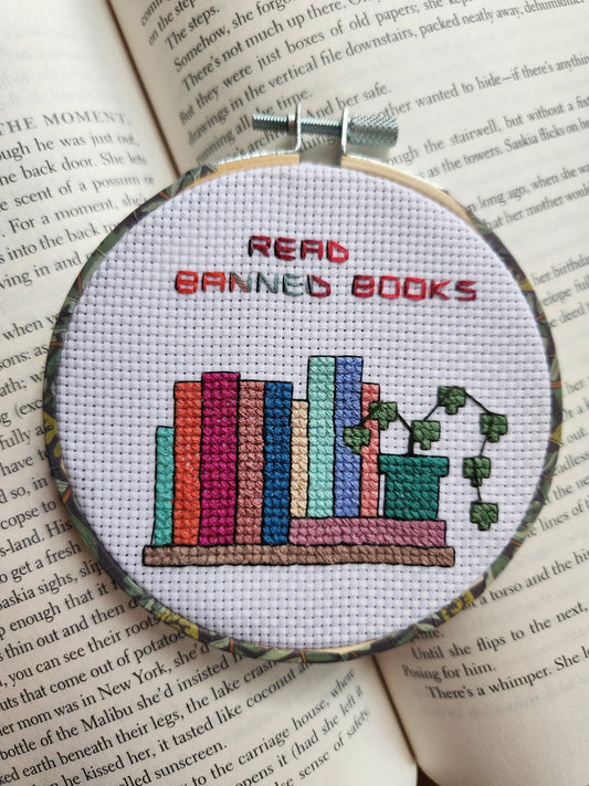 'Read Banned Books' 4-inch pattern